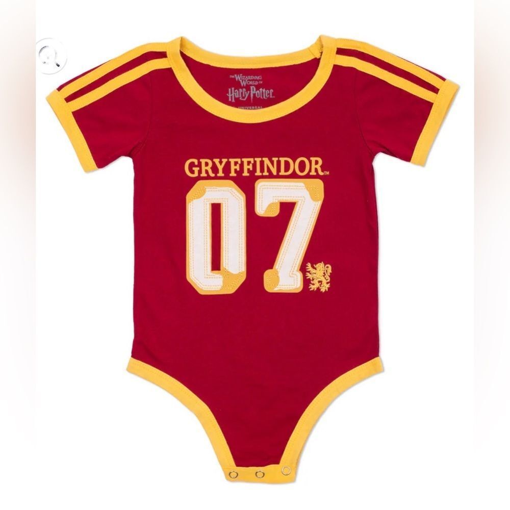 Wizarding World Gryffindor™ 07 Baby Bodysuit Red 6 Months NWT IN PACKAGE